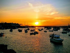 Puesta de Sol en Cadiz a Velero 300x225 Velero por Cádiz: aventura en grupo por la Bahía