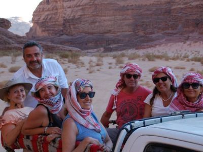 Himba Viajeros Singles: Viajar solo en grupo single