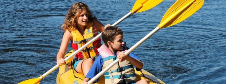 Adolescentes Kayak