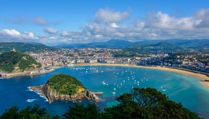 Explorando Navarra y Pais Vasco con niños Playa de la Concha en San Sebastian Explorando Navarra y Pais Vasco con niños